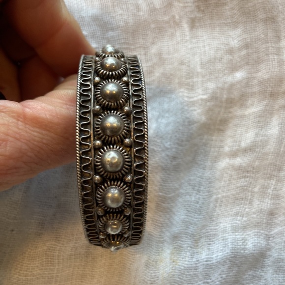 SIAM STERLING SILVER DOME AND WIRE CUFF BRACELET - Picture 5 of 7